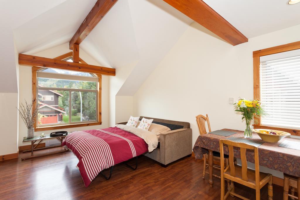 Pemberton Valley 1 Bedroom Suite King Size Bed Wifi Cable Tv Air Conditioning Free Parking Walk To Village Amazing Views Garden Seating Area Luaran gambar